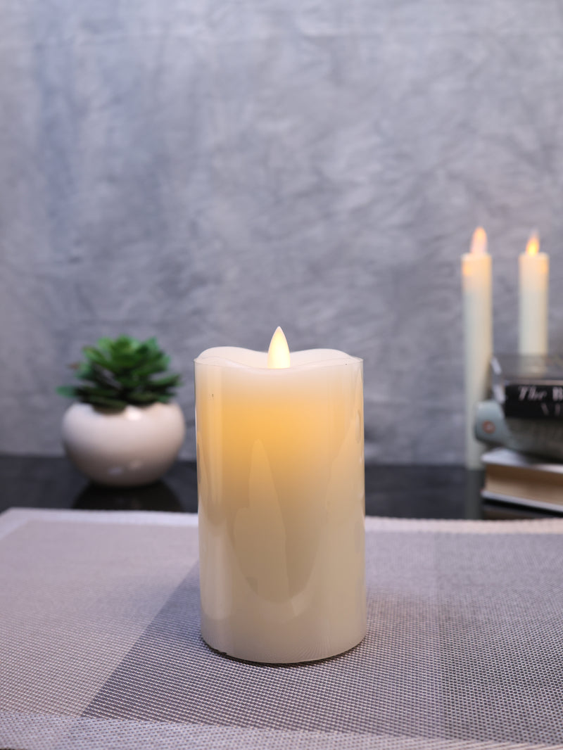 Glistening Snow Candles (Medium)