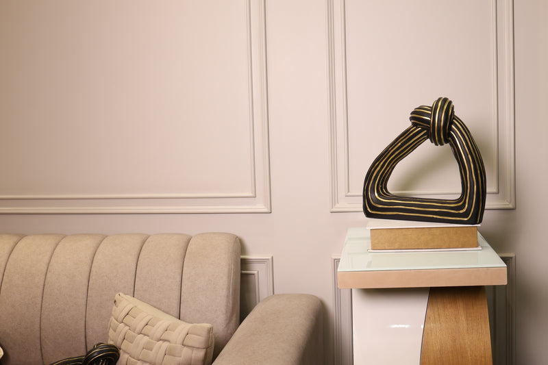 Noir Geometric Knot Accent