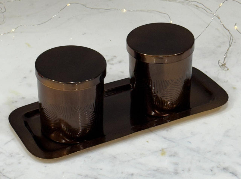 2 Jar with knob