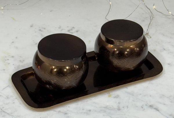 2 Jar with knob