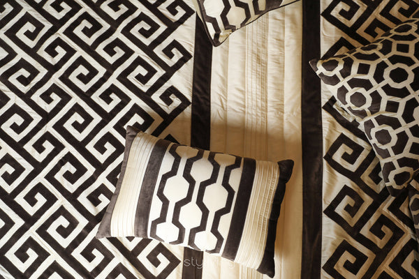 Black and White Bed Set