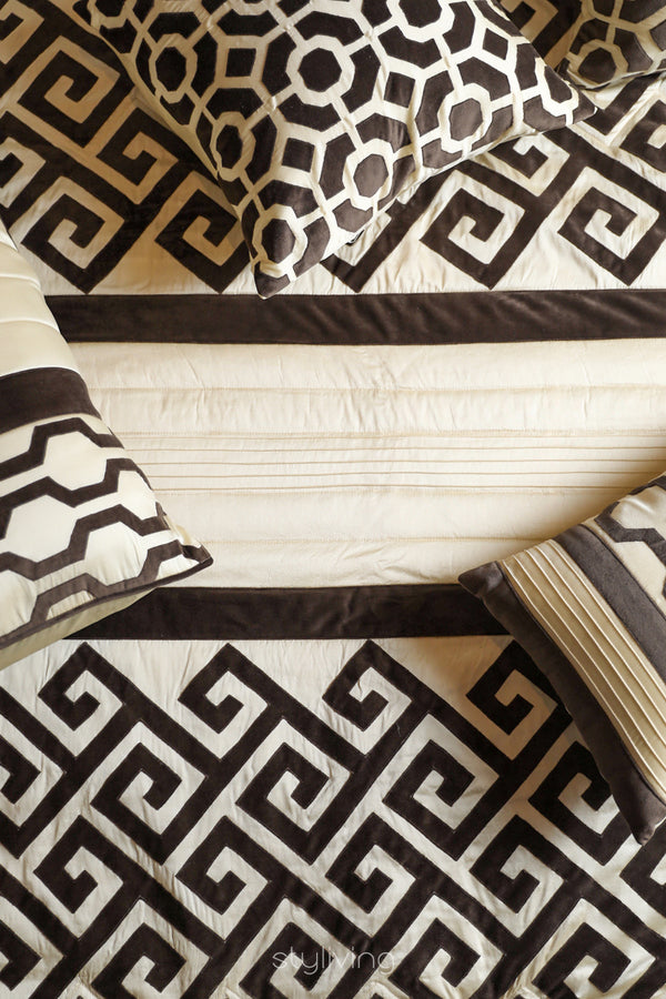 Black and White Bed Set